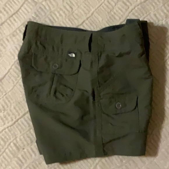 The NORTH FACE SHORTS, size 12. - Picture 3 of 5